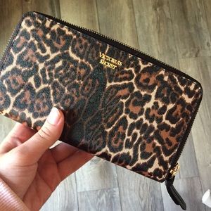 VICTORIAS SECRET LEOPARD PRINT WALLET